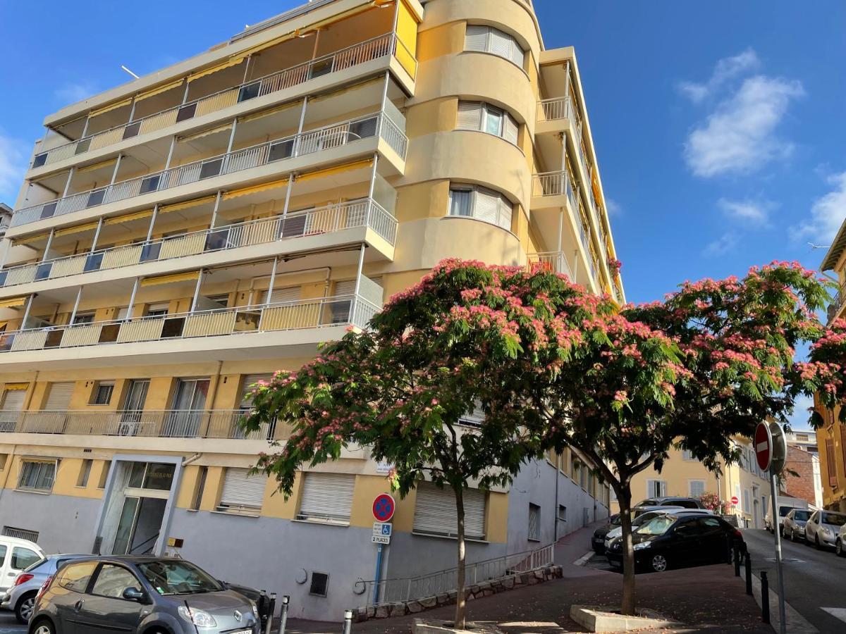 Centre Grand 3 Pieces A Pieds